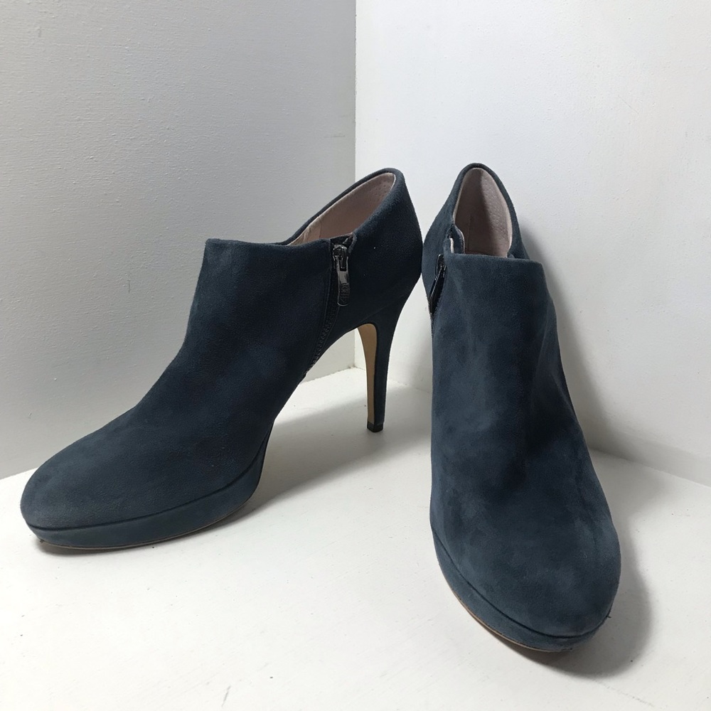 Vince Camuto Navy Suede Heels (11M)